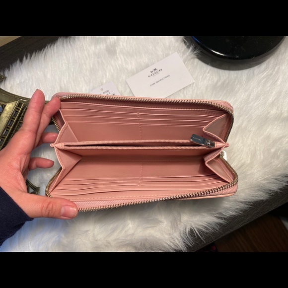 ‼️SOLD‼️Coach Wallet - Picture 4 of 5